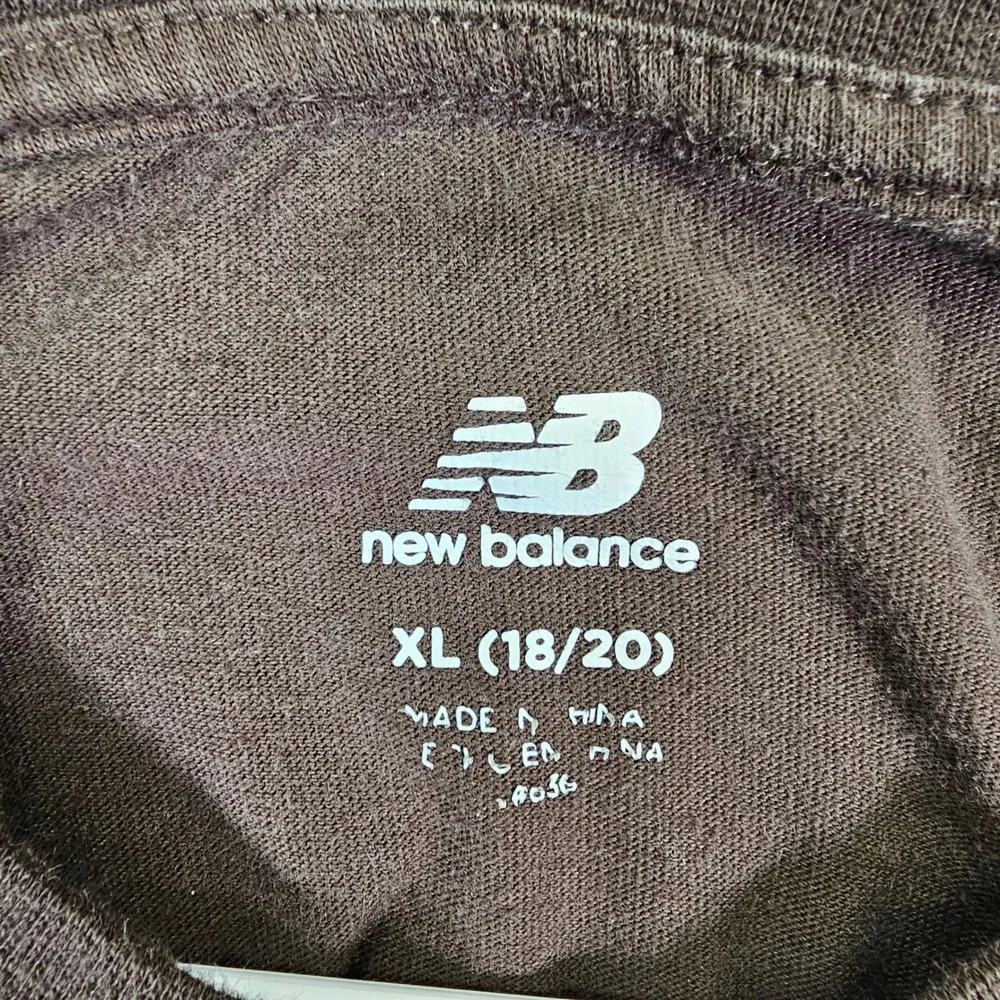 New Balance Boys‎ XL 18/20 Brown Short Sleeve Logo T-Shirt Crew Neck Sporty